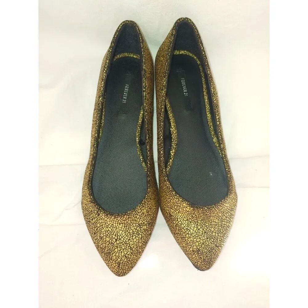 Forever 21 Women'sโSize 7 Gold/Black Cracked-look Flat Shoes